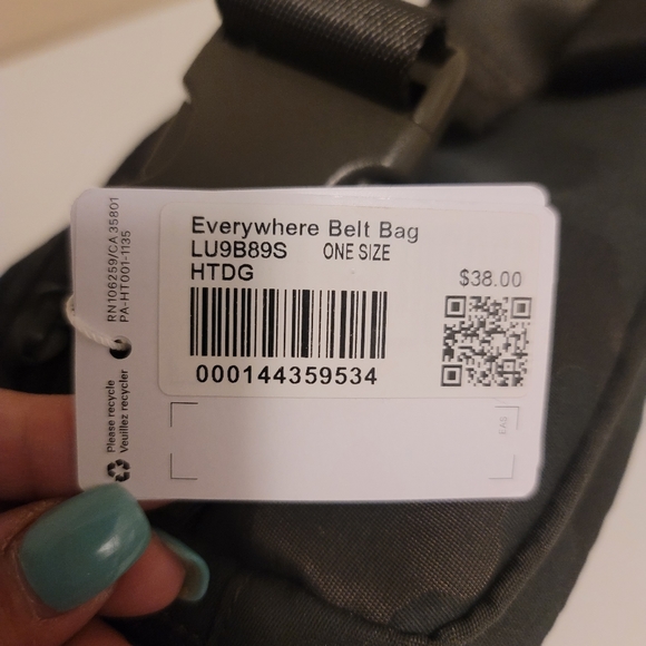 Lululemon Everywhere Belt Bag (Heritage Camo Dark Green NWT) - Picture 3 of 3